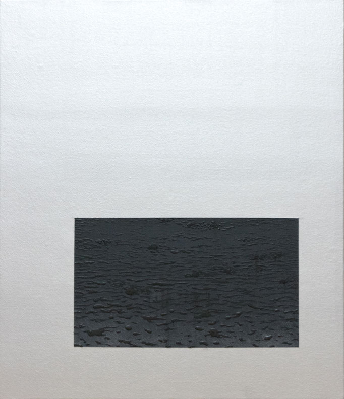 framework #2 (empty #30) / 2019 year / cloth, mineral pigment, nikawa, gel medium / H53 × W45.5 cm / Private collection
