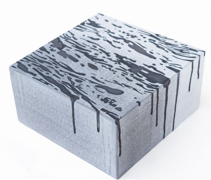 empty #60/2022年/綿布、顔料ベース、岩絵具、膠、墨/H16.5 × W16.5 × D8.5 cm