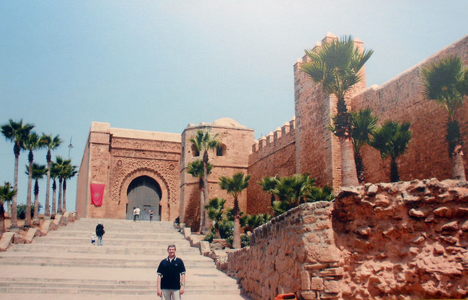 a lado de la muralla almohade de Rabat