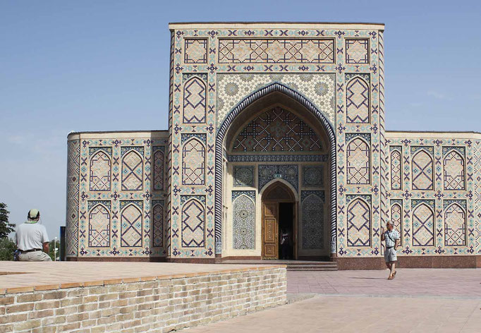 Entrada al museo del Observatorio de Ulugh Beg en Samarkanda