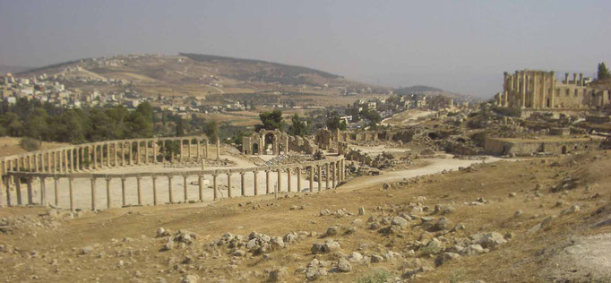 Plazo Oval y Templo de Zeus -Jerash