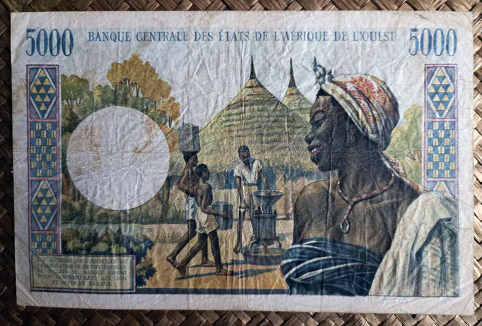 Costa de Marfil 5.000 francos BCEAO 1961-65 (168x108mm) pk.104Ah reverso