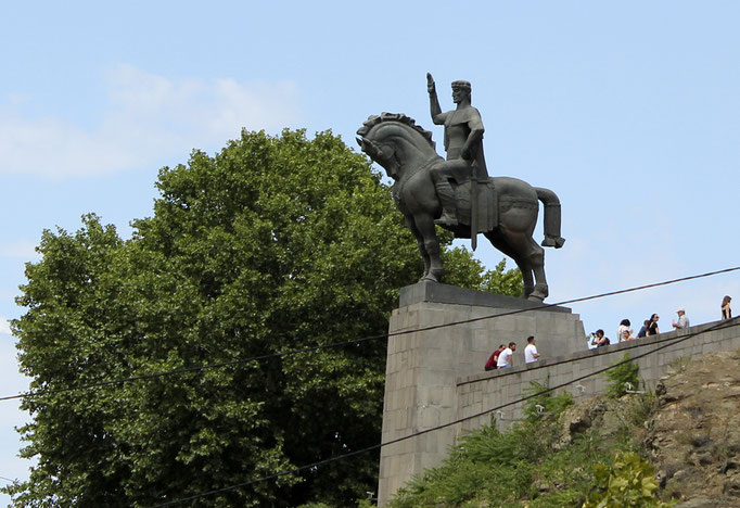 estatua ecuestre del rey Vakhtang Gorgasali