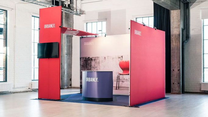 GrandFabric Messe-Eckstand + Dachmodul + Koffertheke