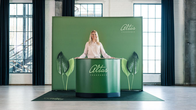 GrandFabric Messe-Kopfstand + Koffertheke