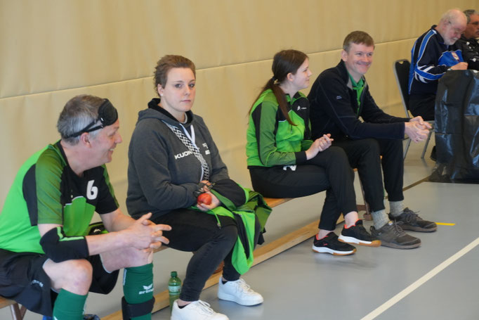 Bänkli bei TB Glarus 11 Schilt