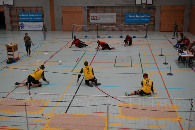 Schiri Alex pfeift das kleine Finale