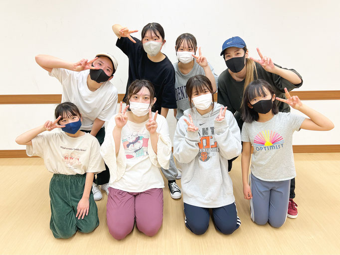 千葉 ダンススクール Beat squadのエム先生が担当する水曜日・大人さんクラスに、メグミちゃんとリリコちゃんが体験レッスンで参加してくれました♪