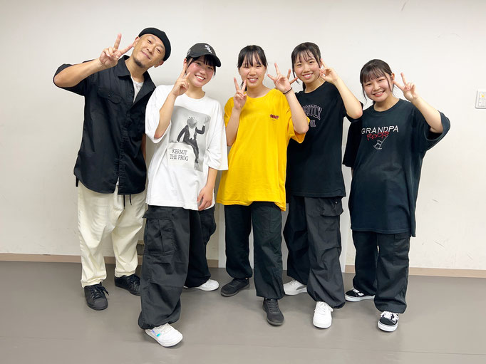 先日、千葉ダンススクール Beat squadの月曜日・ヒップホップクラスにハナが入会してくれました、嬉しい♪