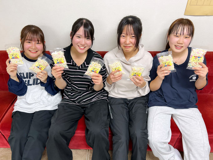 千葉 ダンススクール Beat squadの月曜日・ヒップホップクラスのメンバー紹介♪左からマイ、ルナ、ミキ、ハナ♪