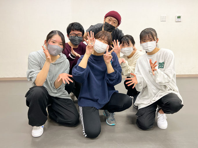 千葉ダンススクール Beat squadの西千葉スタジオ・月曜日クラス♪この日も皆、汗だくになって頑張りました♪