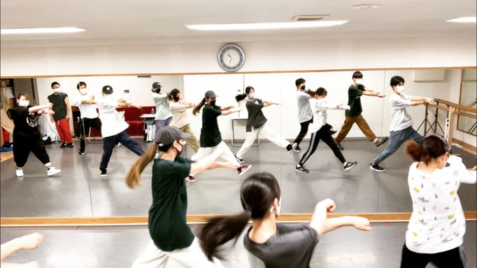 千葉ダンススクール Beat squad、西千葉スタジオ・土曜日20時クラスのレッスン風景♪