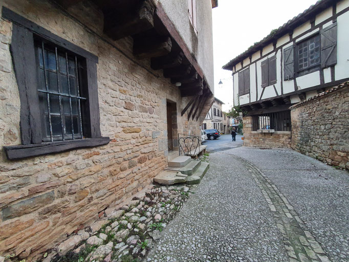 Puycelsi architecture ballade pan de bois tarn-et-garonne quercy gites du mas d'aspech 