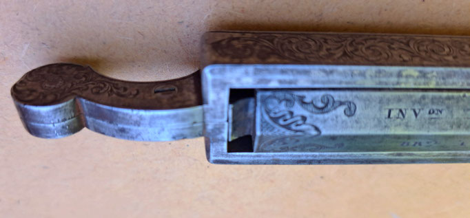 pistolet à un coup Prelat deails de la  gravure sur la culasse 