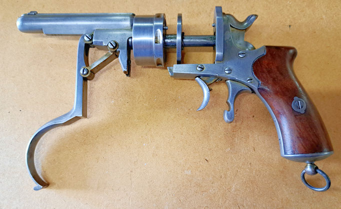  revolver baby Galand 9 mm gros plan sur le sytéme 