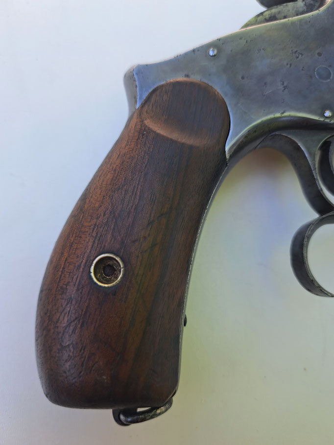 revolver smith et wesson cal 44 russian vue de la poignée 