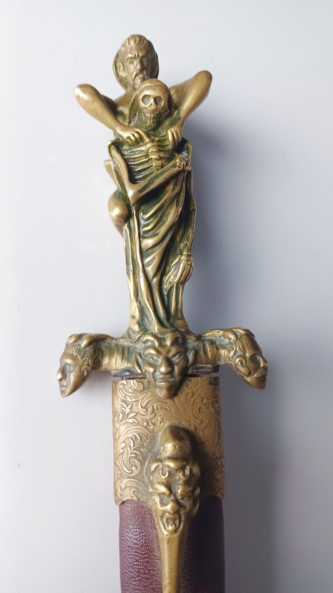 dague romantique poignée en bronze represantant la mort 