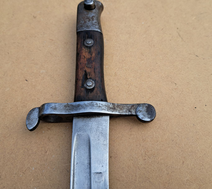 Baïonnette pour fusil Guedes 1885 portugais ou Kropatschek 1886 plaquettes bois 
