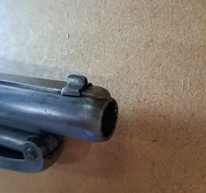  revolver baby Galand 9 mm detzil de la bouche du canon 