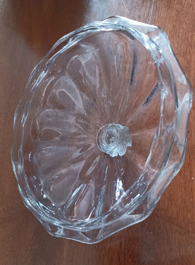 Bonbonnière en verre blanc XVIII° siècle  