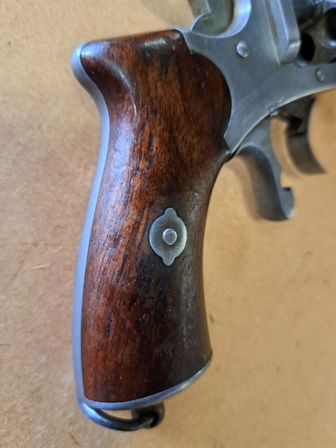  revolver baby Galand 9 mm detail vis de poignée 