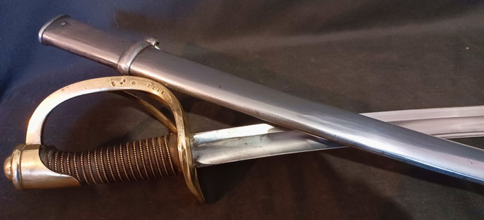 sabre de cavalerie légère modèle 1822 modifié 82 vue du sabre et du fourreau 
