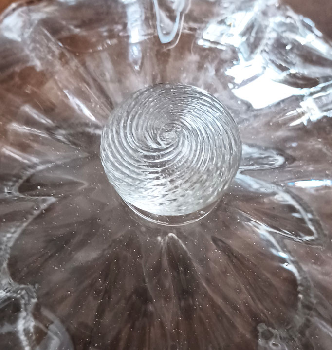 Bonbonnière en verre blanc XVIII° siècle  