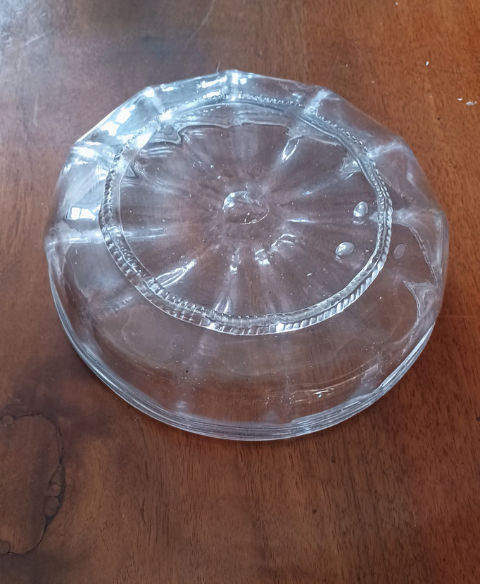 Bonbonnière en verre blanc XVIII° siècle  
