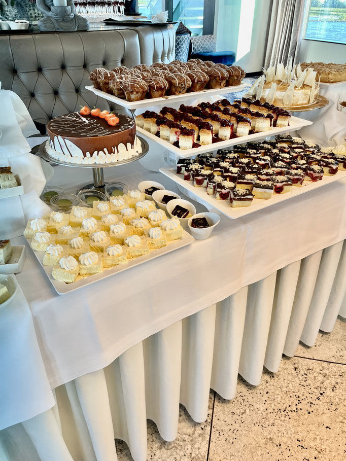 Kulinarisches Wellness gibt es beim High Tea in der Lounge