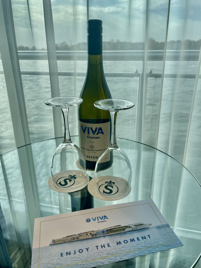 Der VIVA Cruises Begrüßungssekt auf der Kabine