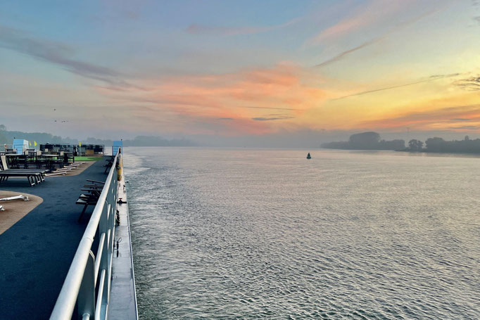 Sonnenaufgang auf dem Weg nach Antwerpen