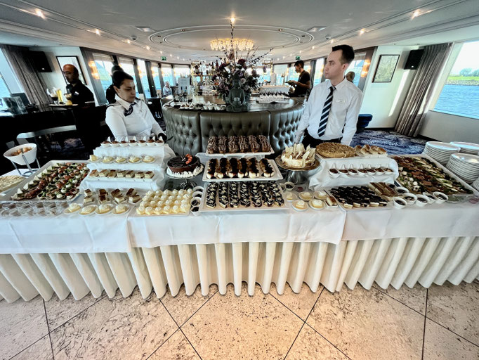 Kulinarisches Wellness gibt es beim High Tea in der Lounge