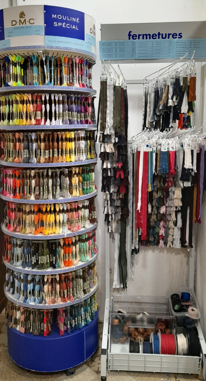 L'Atelier de Couture Nadine GRATACAP. Moulinés DMC et fermetures à glissière .
