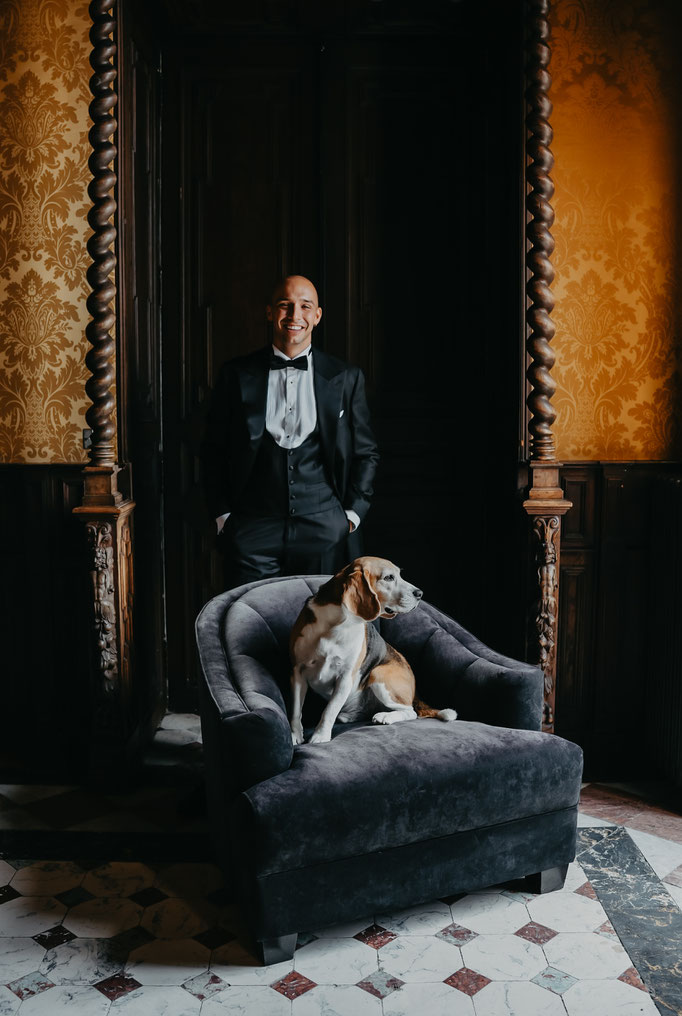 Photo mariage le marié et son chien