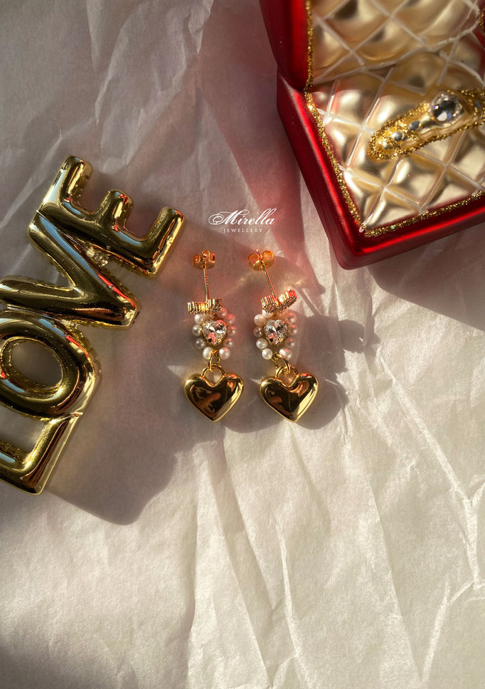 Pearl Earrings with golden hearts