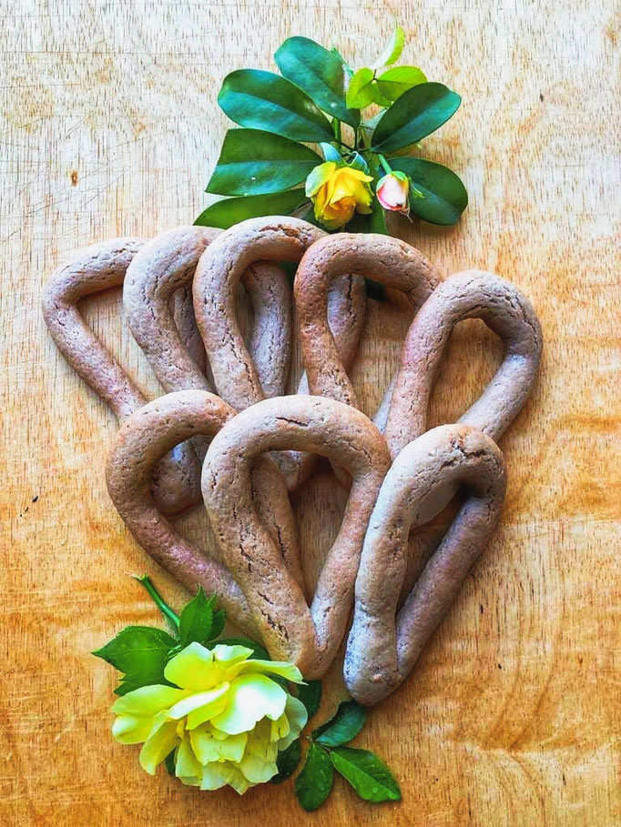 Ochios. Gran sabor a canela y matalahúva. 6´00€, paquete de 12 unidades