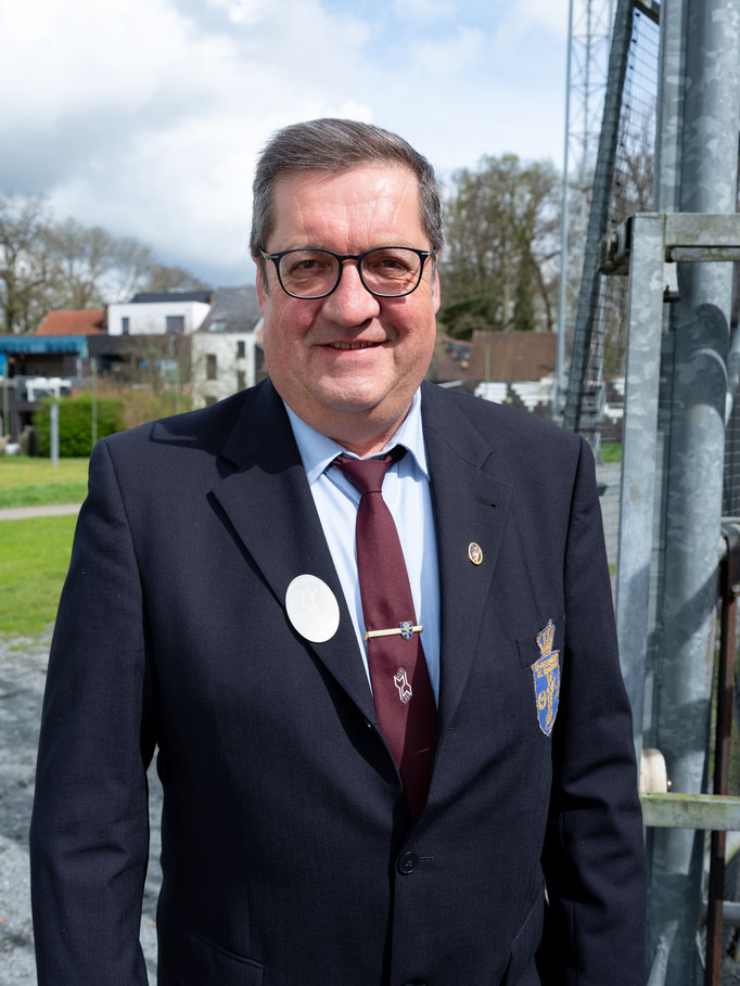 Danny Pierreux: Erehoofdman