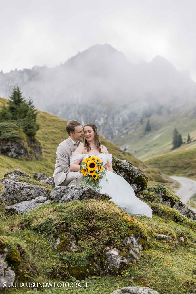 Verliebtes Paar im Simmental, Hochzeit am Seebergsee