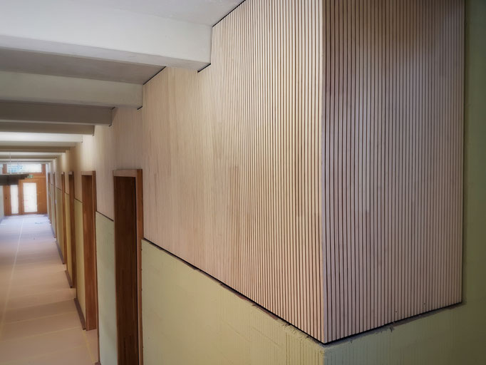 Detailaufnahme des Schulhausflur im Erdgeschoss.