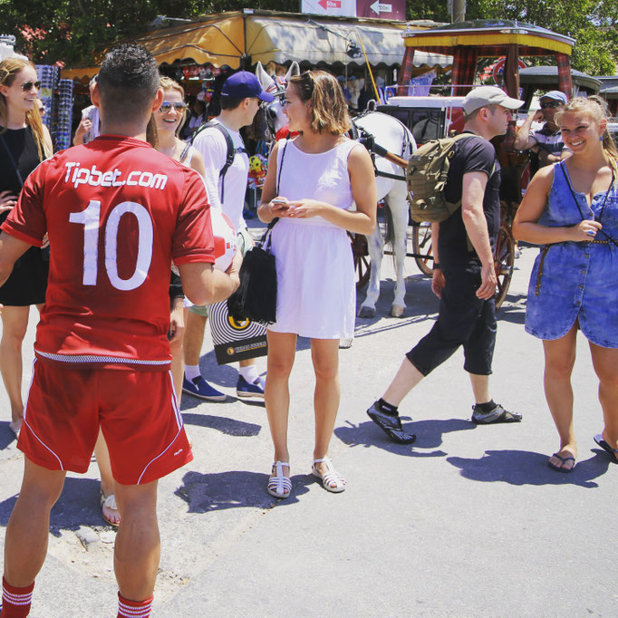 Fußball Freestyler bei Roadshow für ein Unternehmen