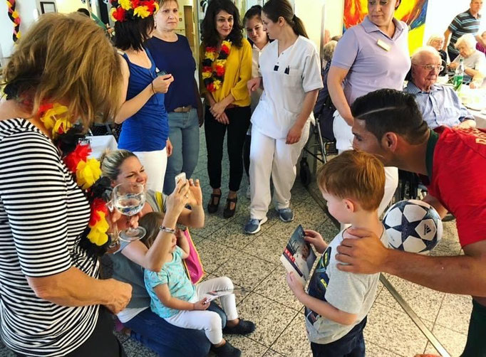 Fußball-Kindergeburtstagsfeier: Sportliche Unterhaltung und Spielspaß für alle Gäste.