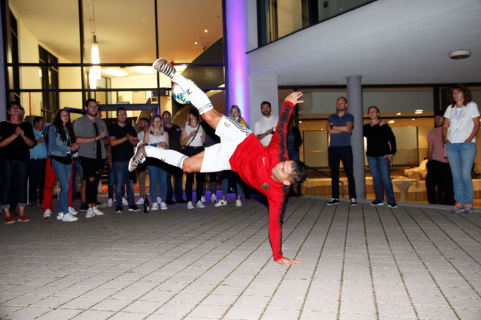 Kongress Bühnenshow Fußball Freestyler Saki