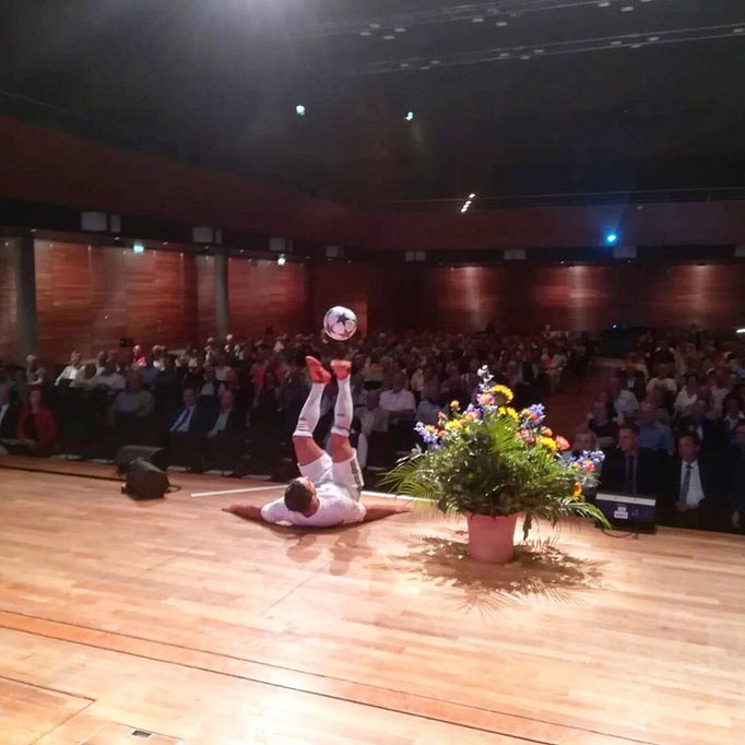 Kongress Bühnenshow Fußball Freestyler Saki