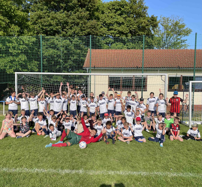 Fußball-Kindergeburtstag Deutschland: Saki ist der Profi-Entertainer für Events bundesweit.