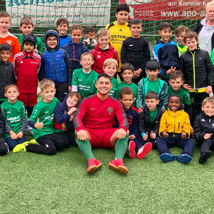 Kreativer Kindergeburtstag mit Fußball-Motto und bunten Aktionen