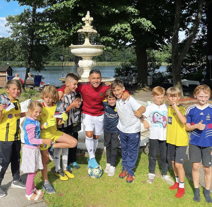 Fußball-Kindergeburtstag Berlin: Saki ist euer Partner für sportliche Events in Berlin.