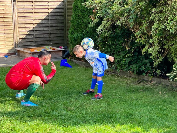 Kinder-Fußballparty: Saki sorgt für beste Unterhaltung und sportliche Förderung.