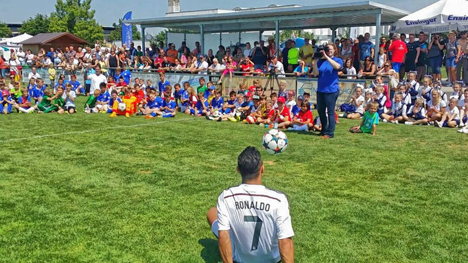 Fussballvereine und Showacts