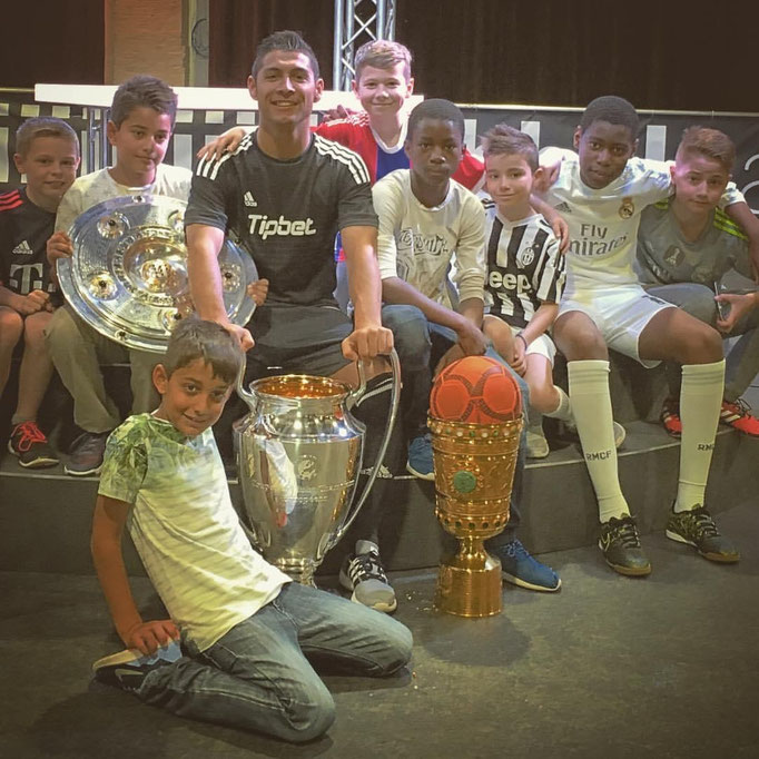 Kindergeburtstag Fußball-Motto: Saki bringt professionelles Entertainment zu euch.