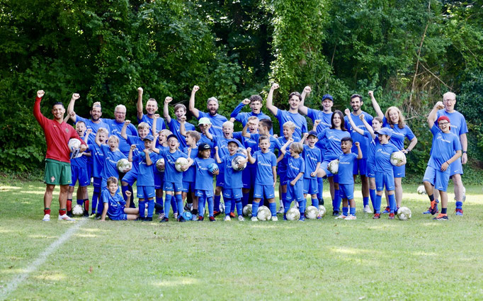 Fußball-Kinder-Party mit Saki: Emotionale Erfolge und sportliche Erlebnisse im Team.